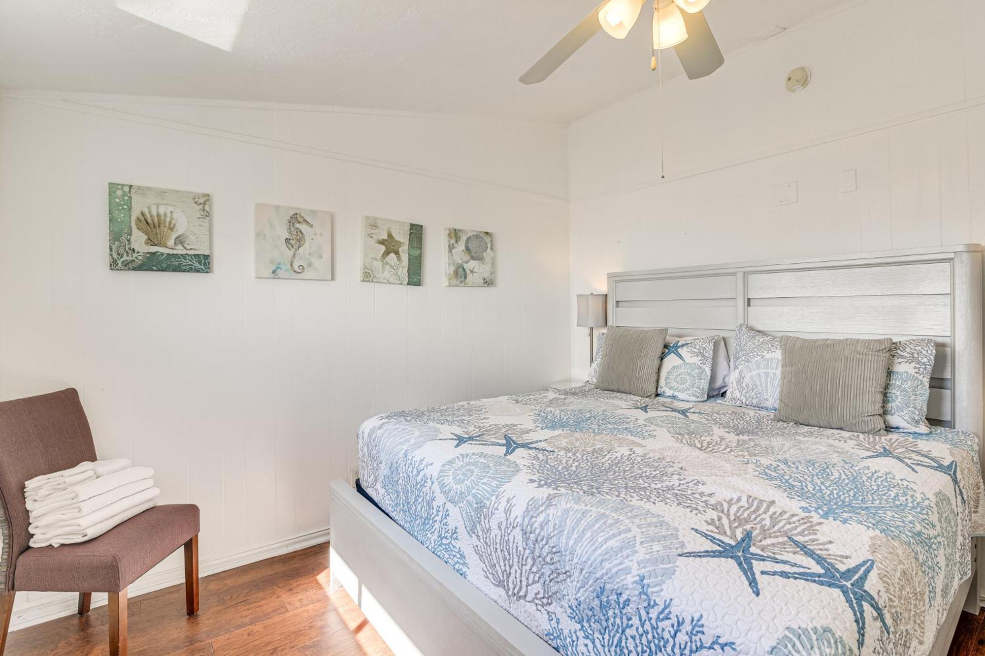 Holiday home Beachfront Retreat With Deck - 5 Mi To Schlitterbahn *
