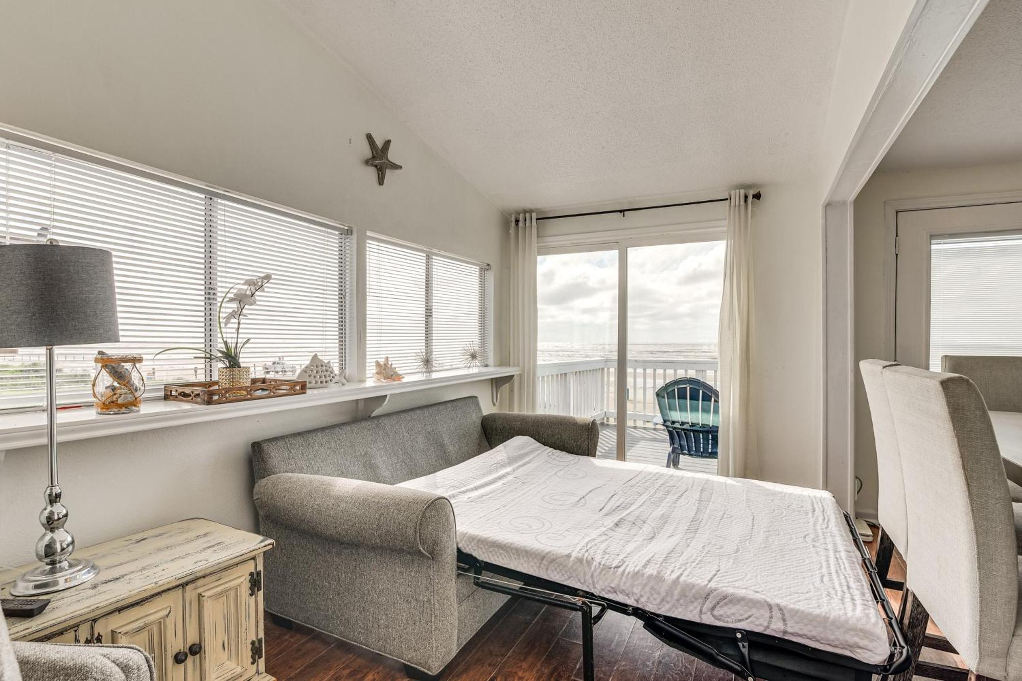 Holiday home Beachfront Retreat With Deck - 5 Mi To Schlitterbahn *