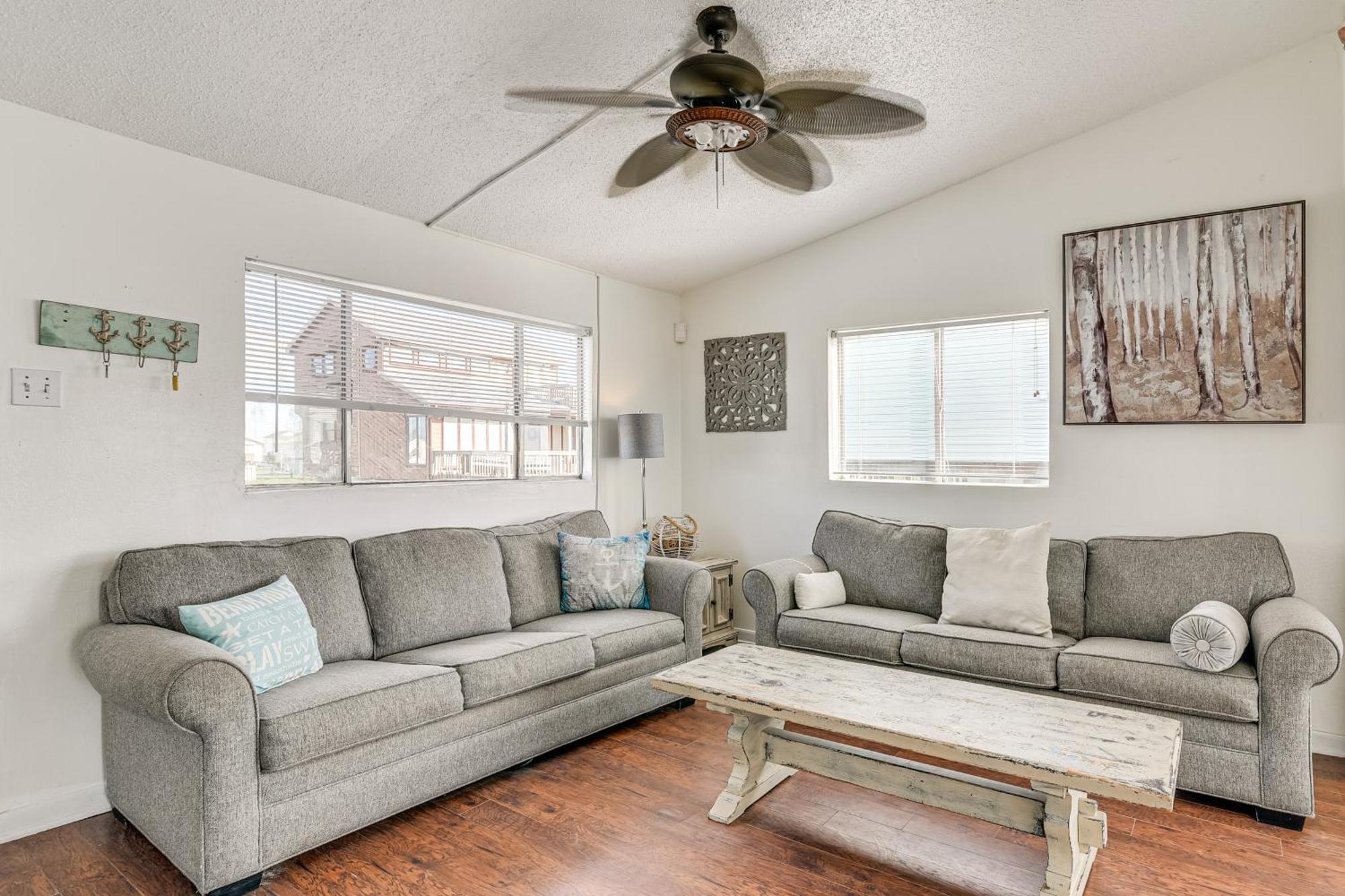 Holiday home Beachfront Retreat With Deck - 5 Mi To Schlitterbahn