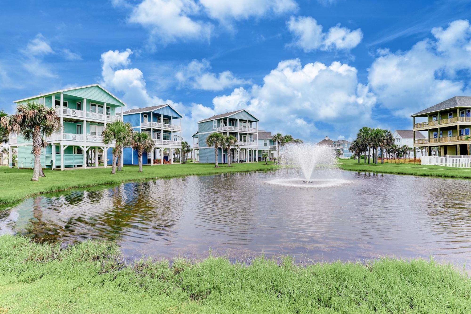 Cozy With Amenities, Oceanbay, Views And 3 Decks! Holiday home Galveston