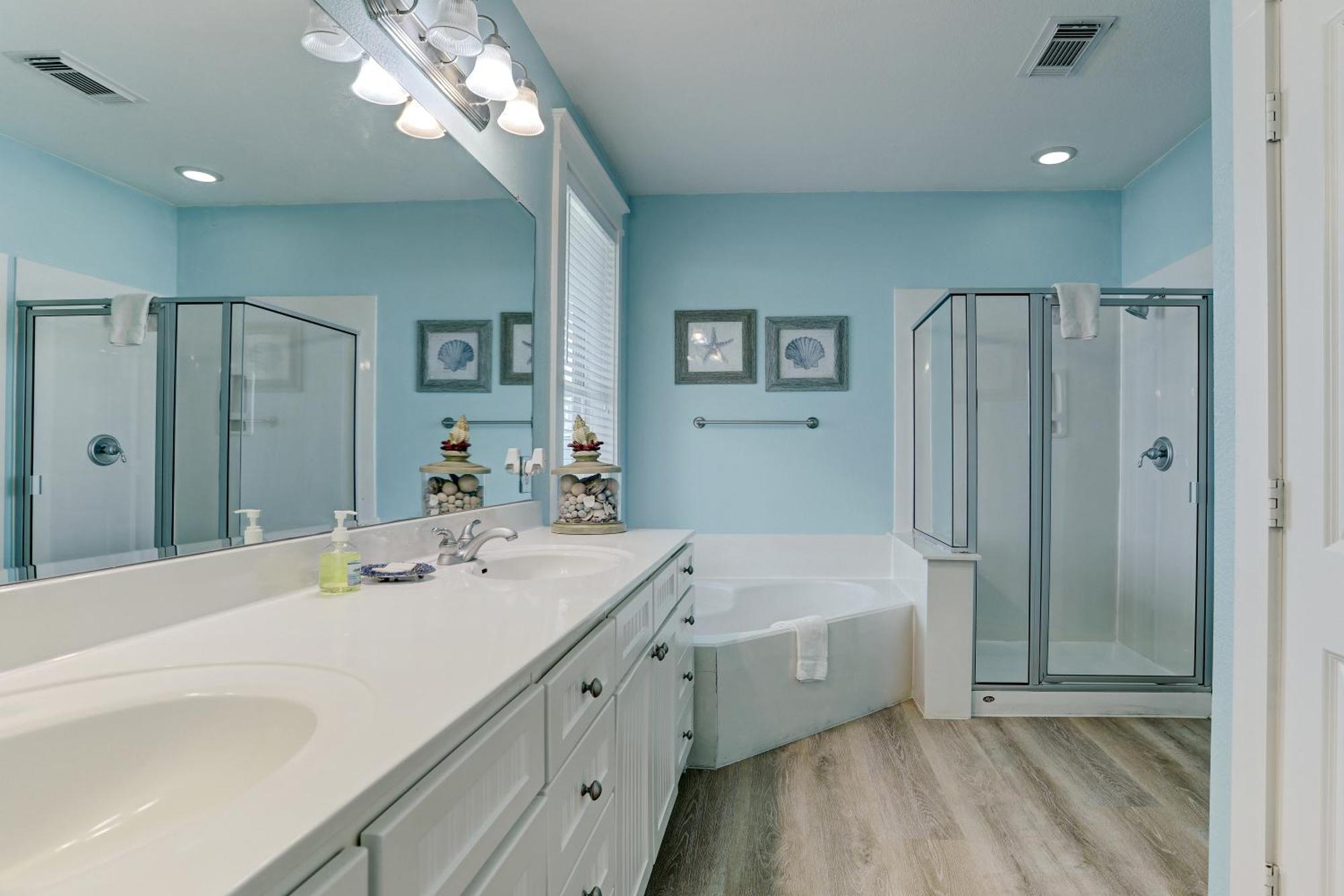 Cozy With Amenities, Oceanbay, Views And 3 Decks! Holiday home Galveston