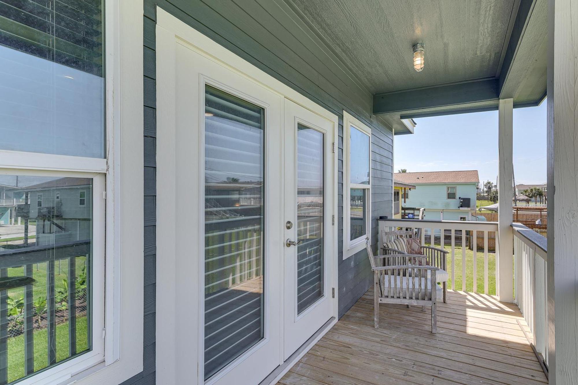 With Shared Hot Tub - Walk To Beach!
