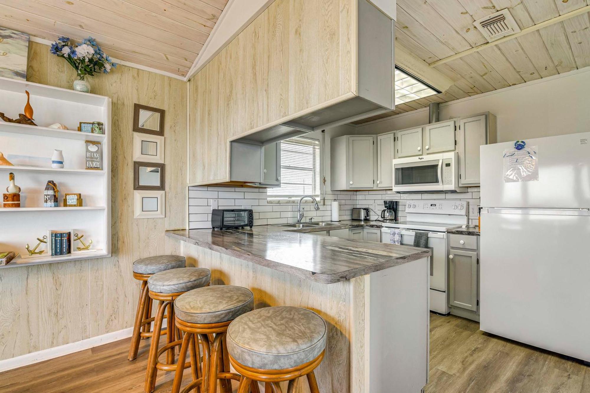 With Spacious Deck Steps To Beach! * Galveston