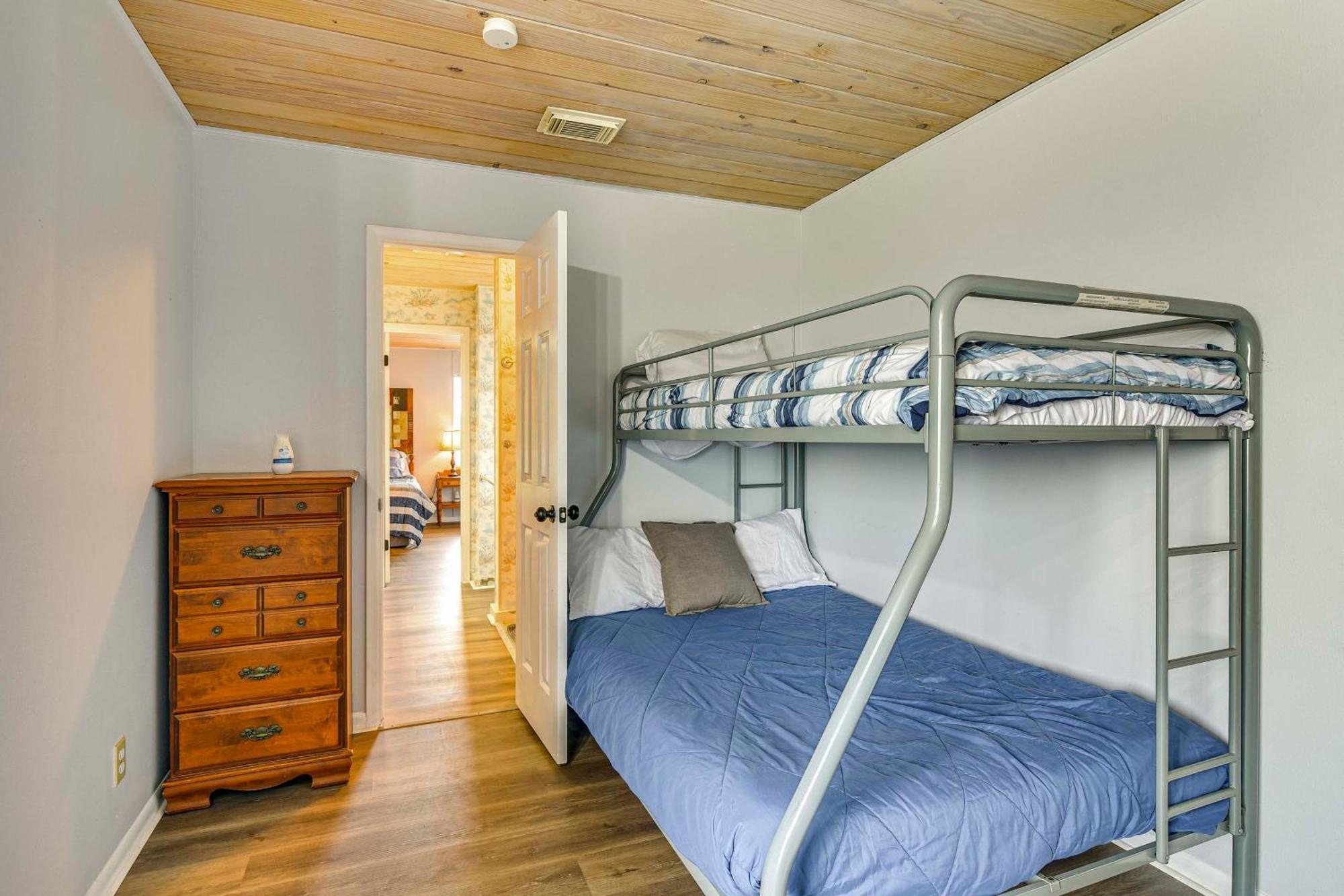 With Spacious Deck Steps To Beach! * Galveston