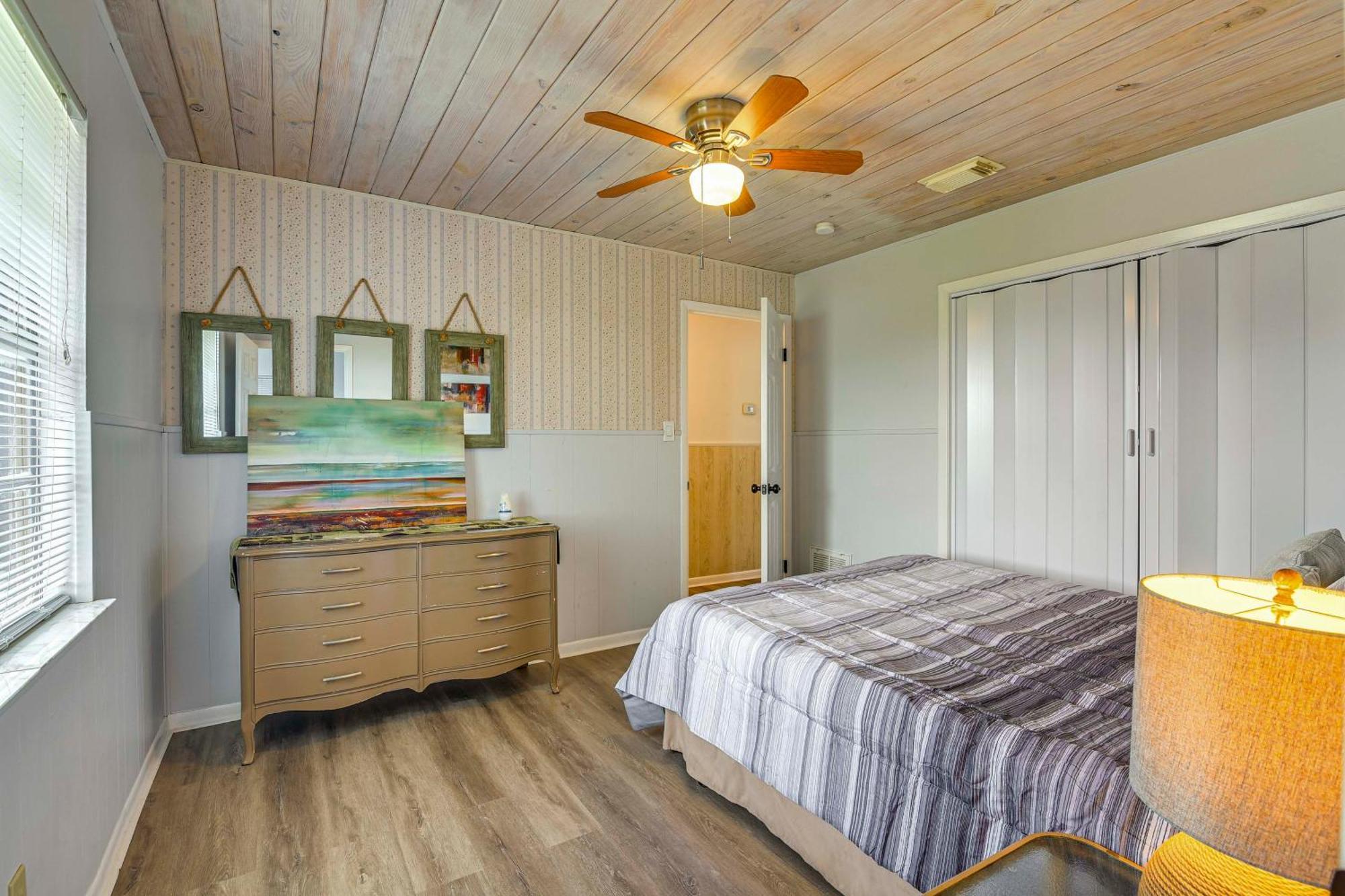 With Spacious Deck Steps To Beach!