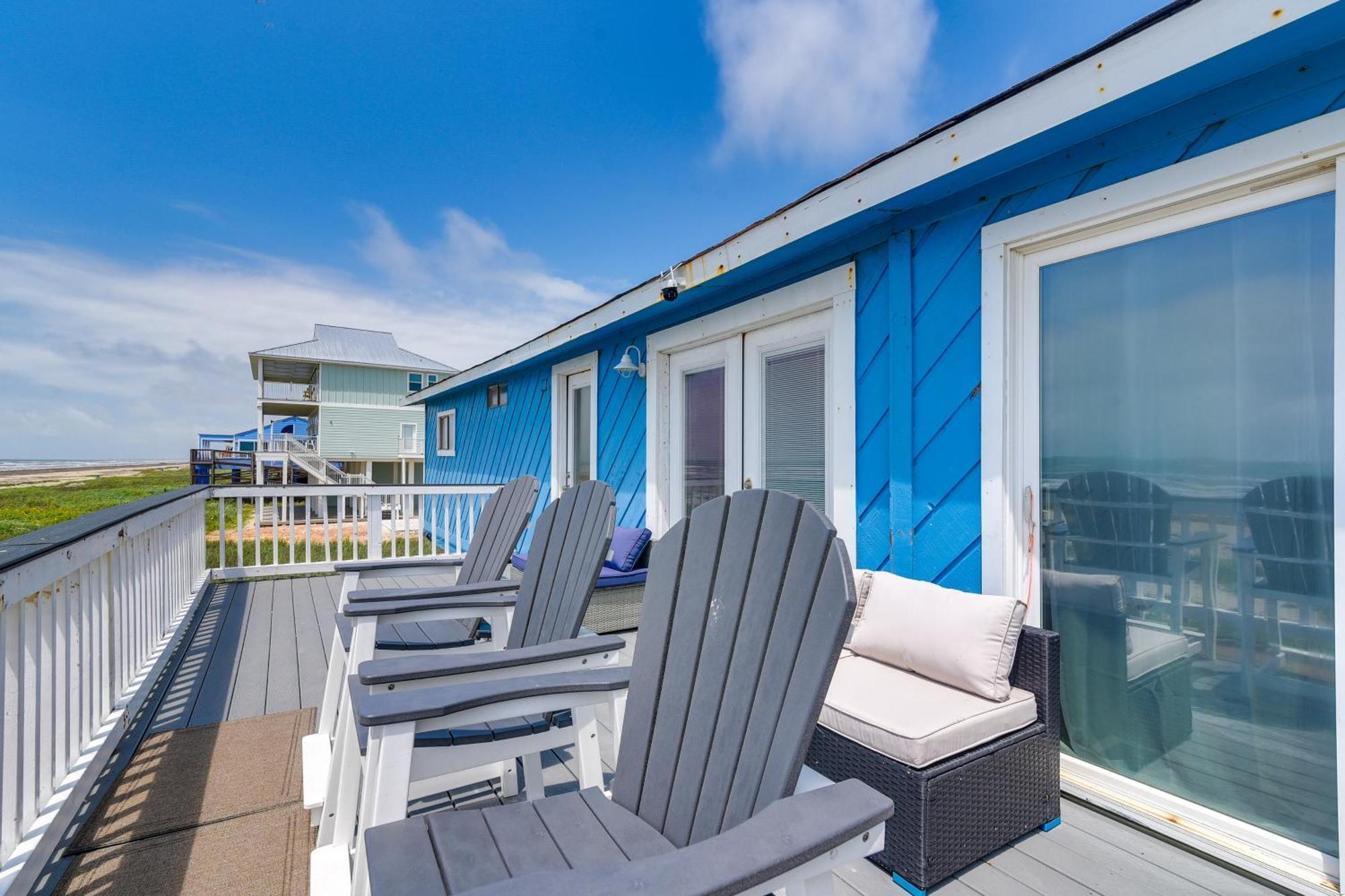 Beachfront Retreat With Deck - 5 Mi To Schlitterbahn Galveston