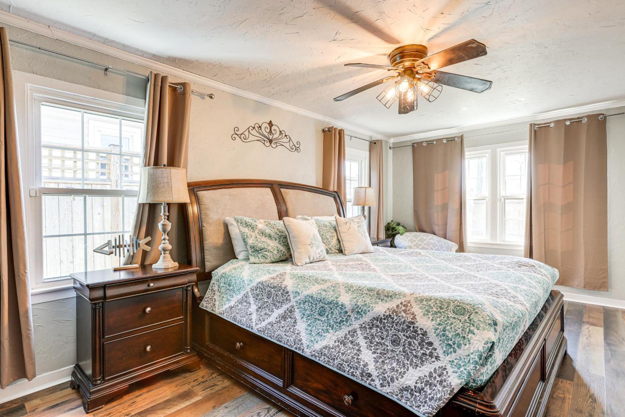 Group Getaway With Private Yard And Fire Pit Holiday home *