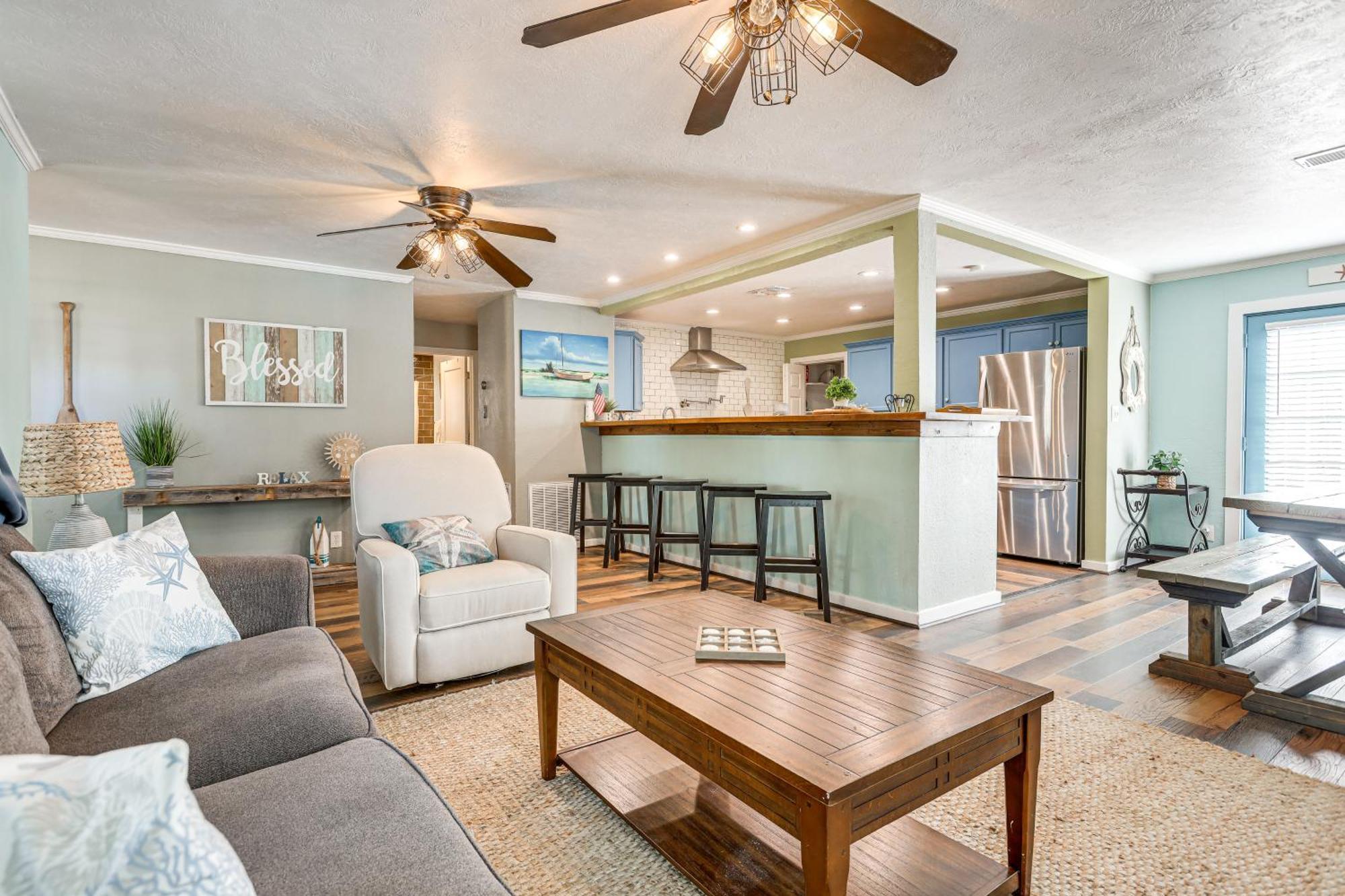 Group Getaway With Private Yard And Fire Pit Holiday home