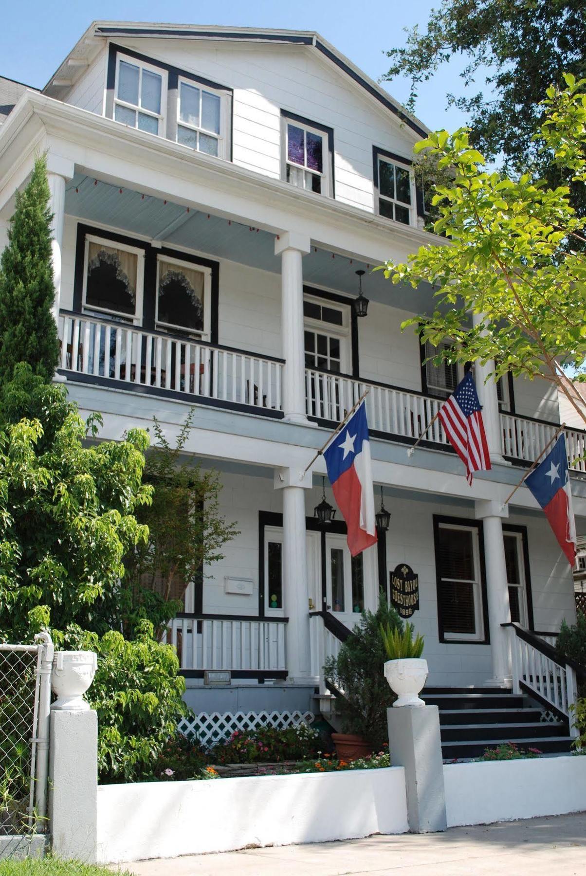 Lost Bayou Hotel 3*