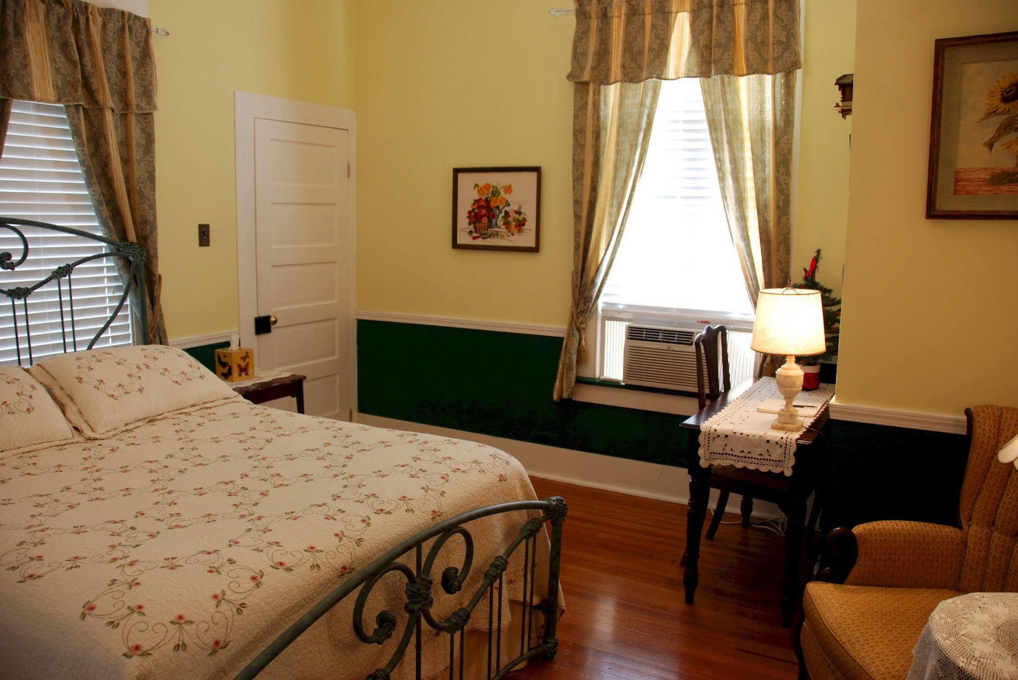 Lost Bayou Hotel 3*