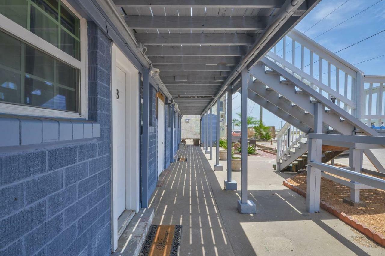 Apartment Coastal 4, Across Street From Beach