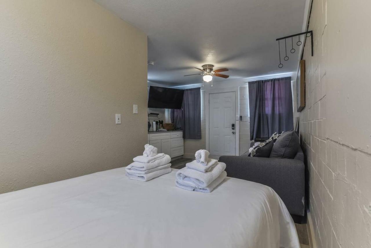 Apartment Coastal 4, Across Street From Beach
