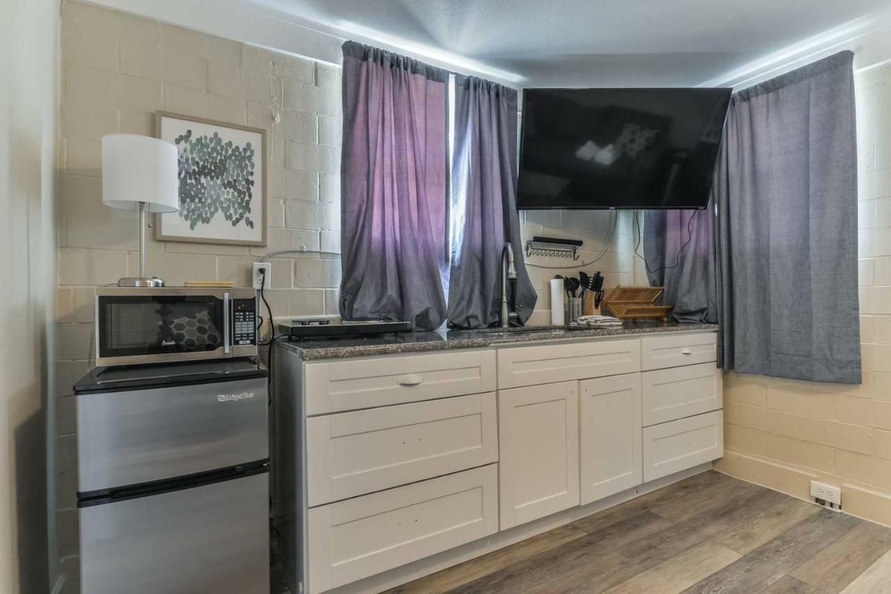Coastal 4, Across Street From Beach * Galveston