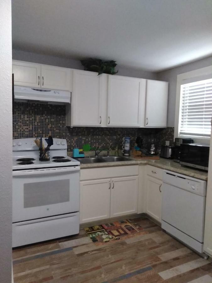 Aworldaway! Casual Elegance By The Beach. Holiday home Galveston