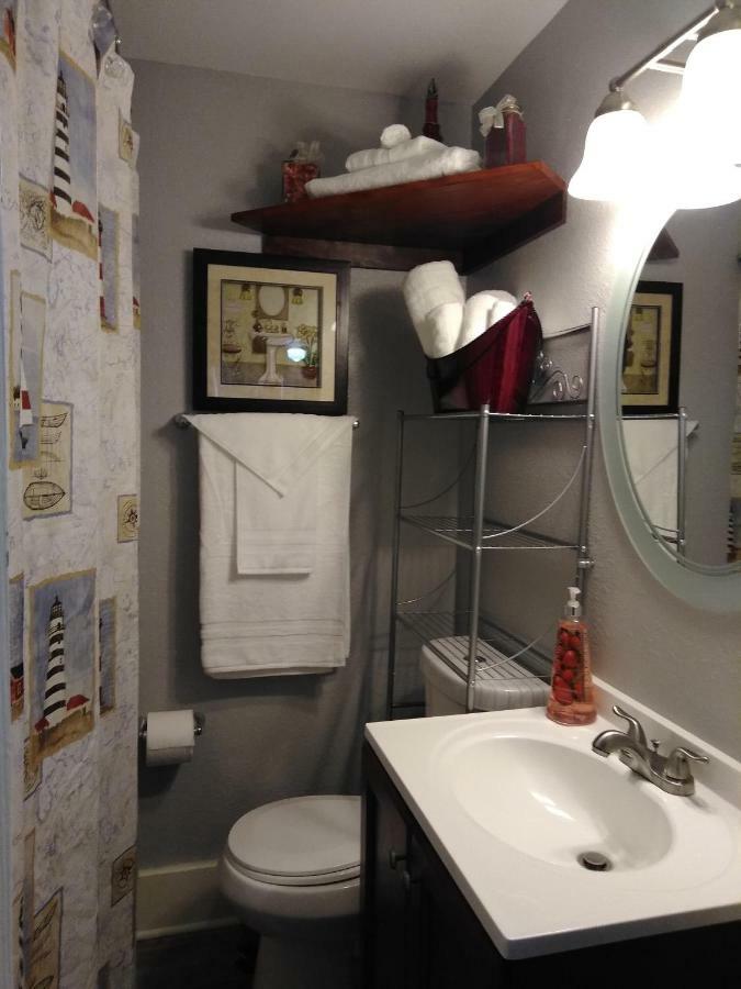 Aworldaway! Casual Elegance By The Beach. Holiday home Galveston