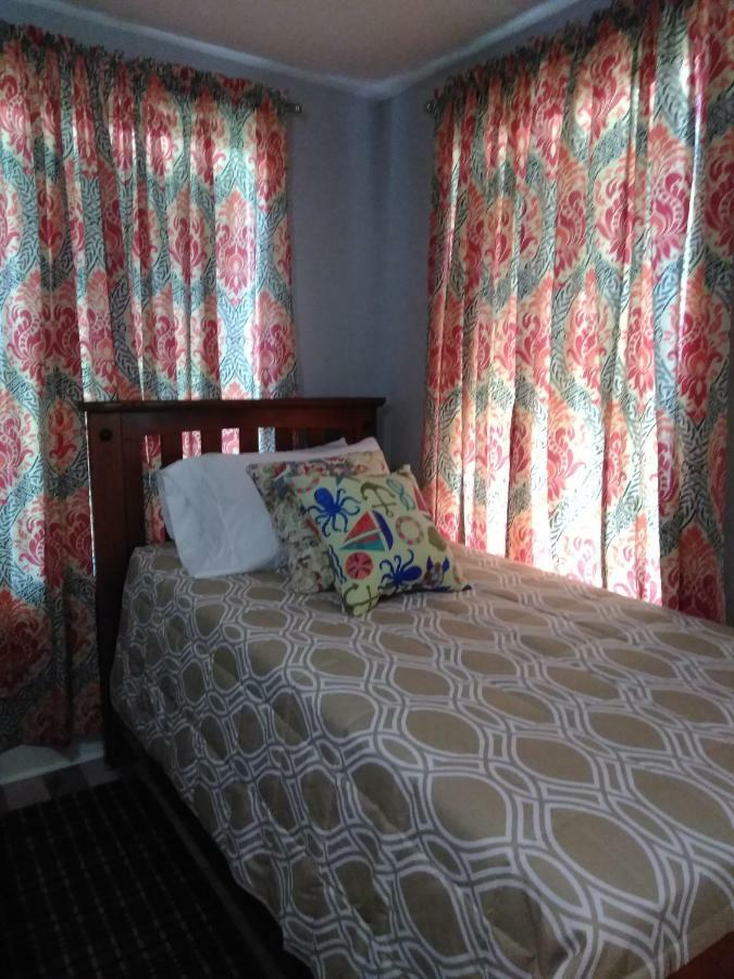 Aworldaway! Casual Elegance By The Beach. Holiday home *