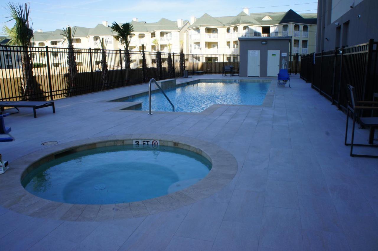 La Quinta & By Wyndham West Seawall Hotel Galveston