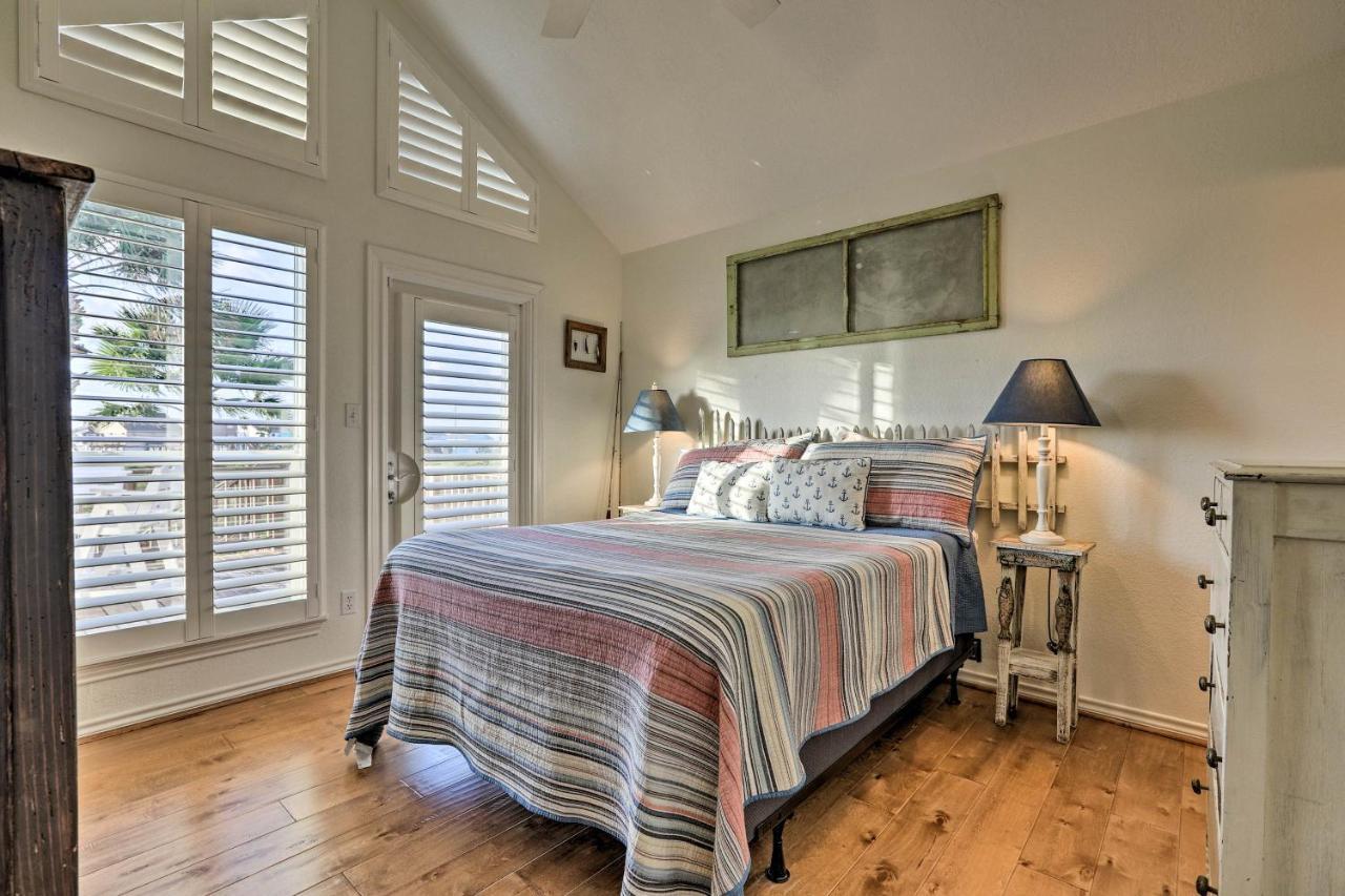 House With Ocean Views And 2 Decks! Holiday home