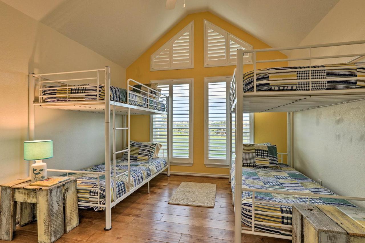 House With Ocean Views And 2 Decks! Galveston