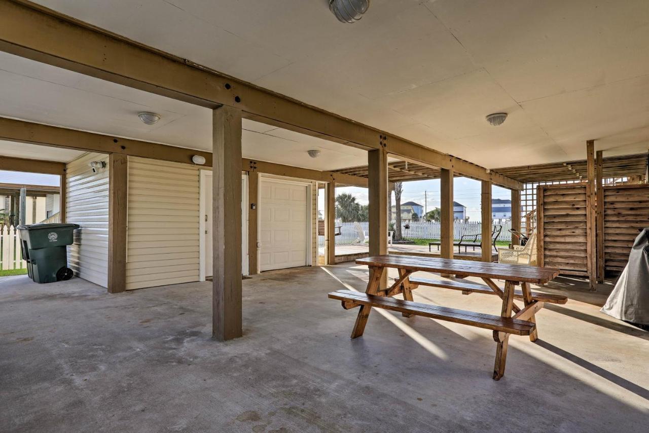 House With Ocean Views And 2 Decks! Holiday home