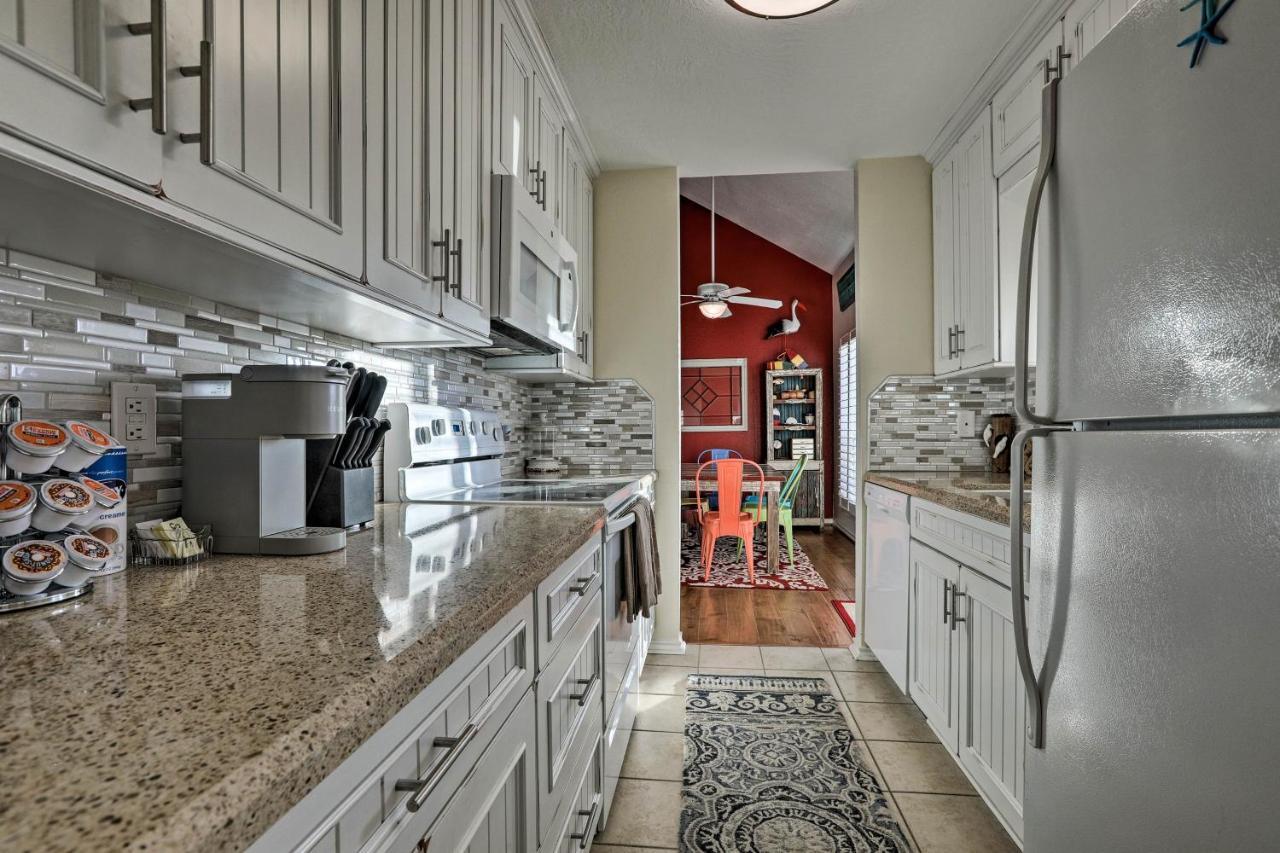 House With Ocean Views And 2 Decks! Holiday home Galveston