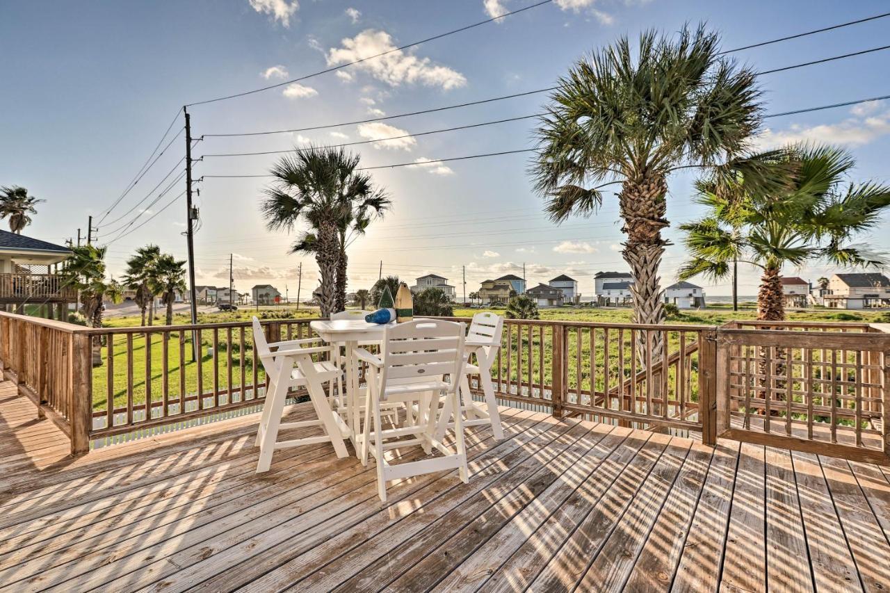 House With Ocean Views And 2 Decks! *