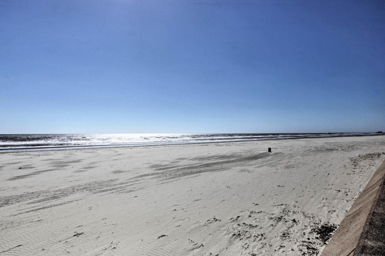 Lavish Escape Walk To The Beach!