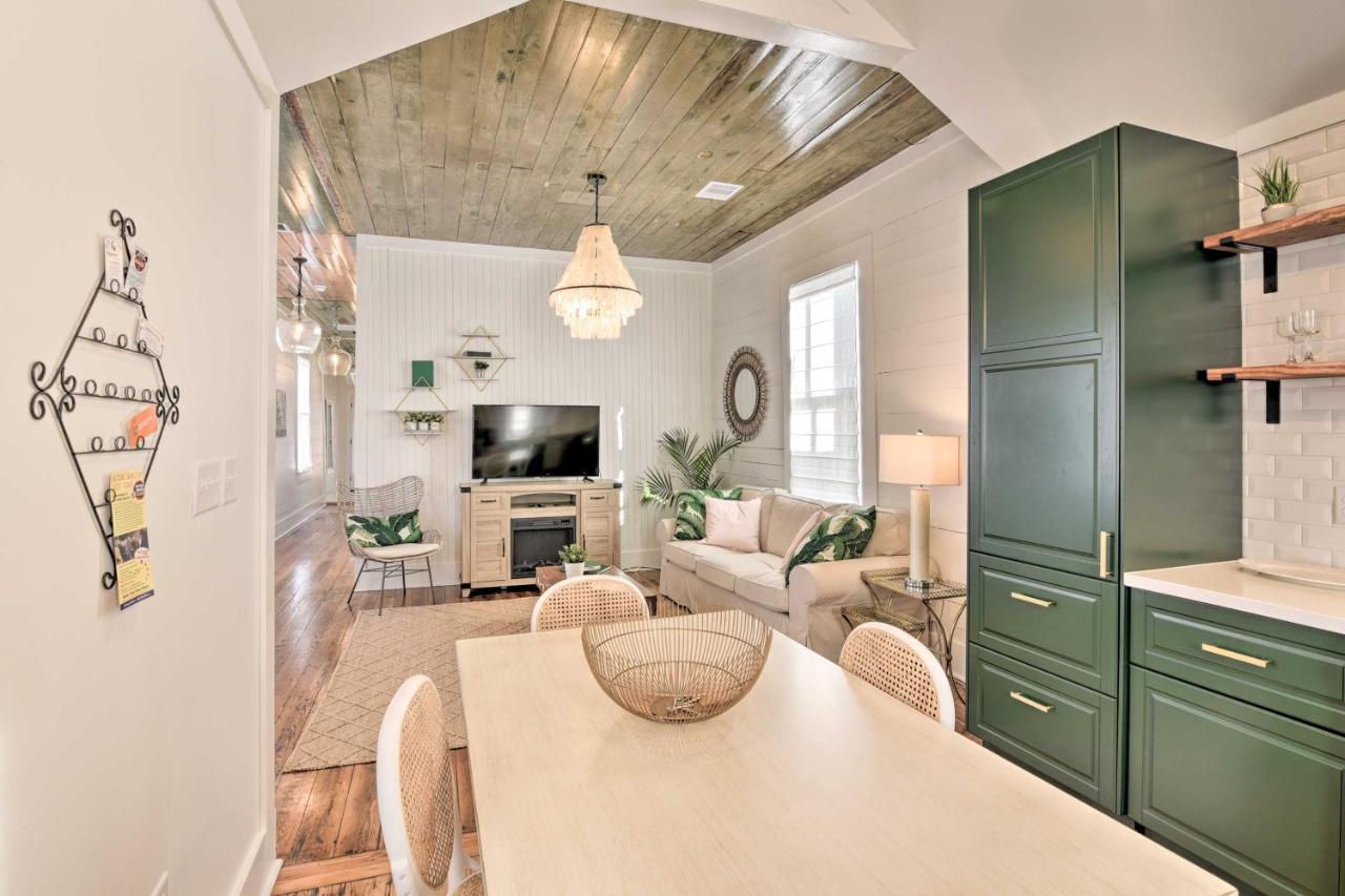 Bright Close To And Holiday home Galveston