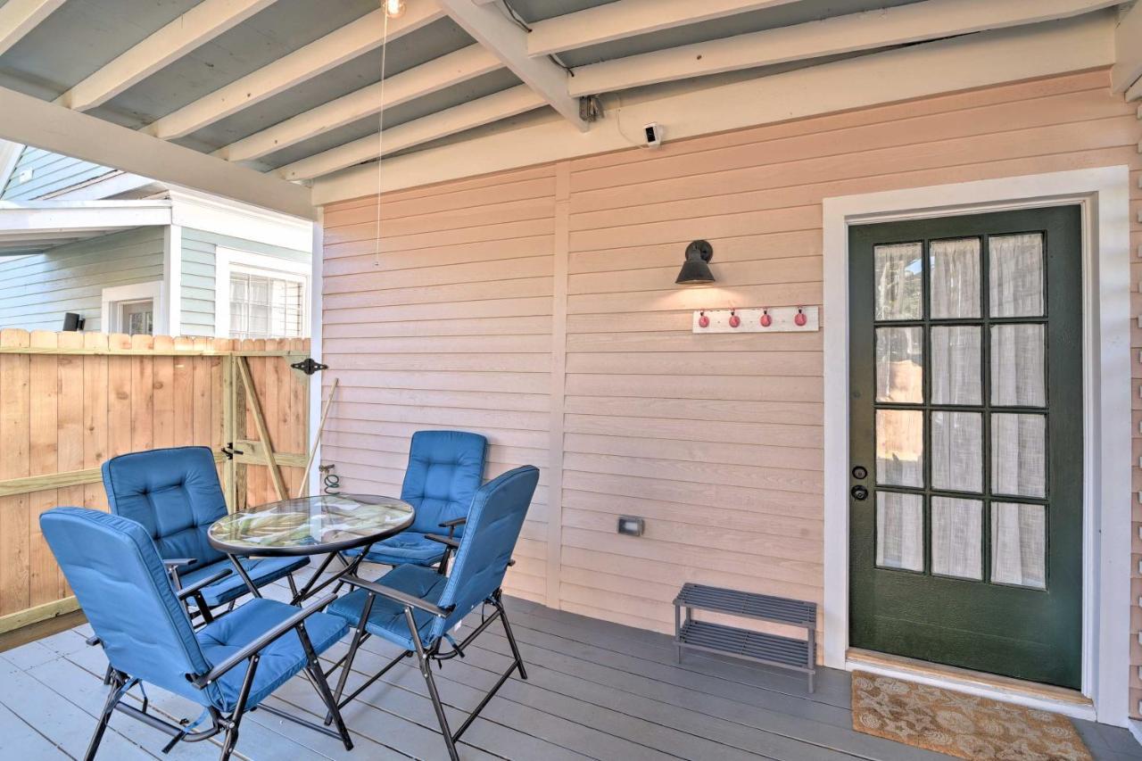 Bright Close To And Holiday home Galveston