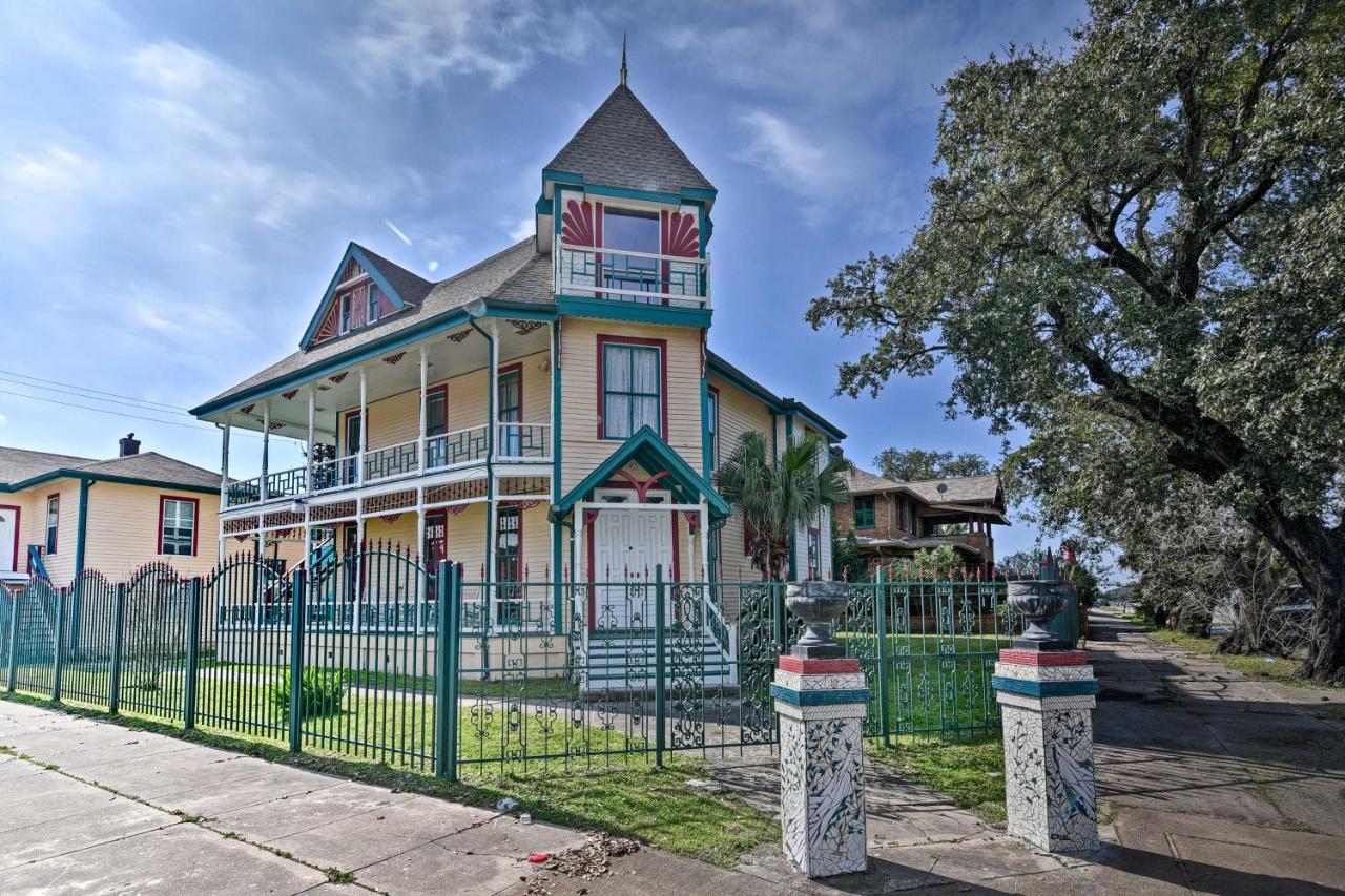 Group-friendly 1 Mi To Beach! * Galveston