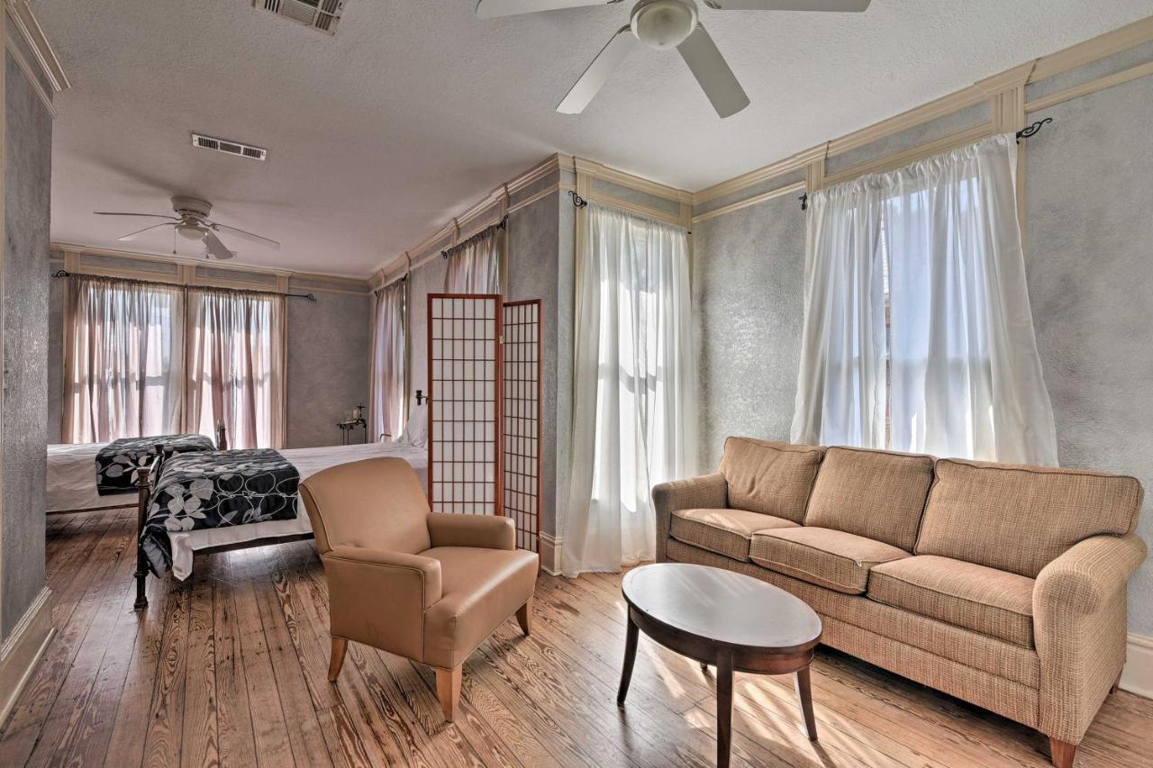 Holiday home Group-friendly 1 Mi To Beach! Galveston