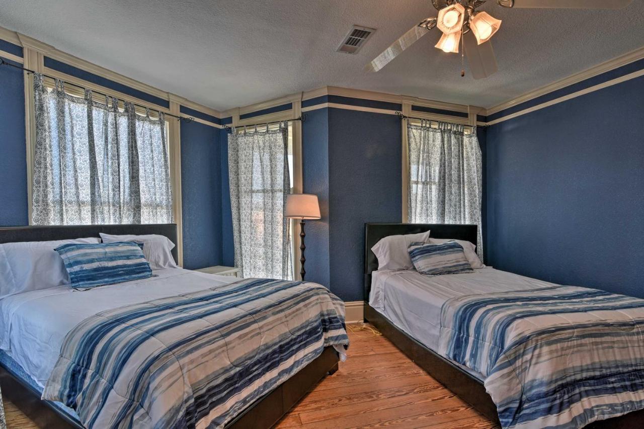 Holiday home Group-friendly 1 Mi To Beach!
