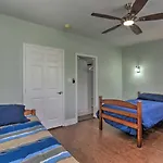 Revamped Home About 2 Mi To Galveston Seawall!