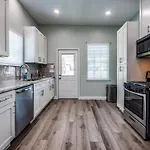 Cozy Brand New Beach House - 2 Mins To The Beach