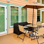 Modern Galveston Condo Pool View And Walk To Beach!
