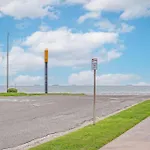 Coastal Blue Beach House With 3 Bedrooms And Just Off The Seawall