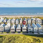 East End Pet Friendly Home Nearby To Beach