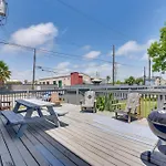 Walk To The Strand Home In Historic Galveston