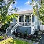 4 Blocks Fr Beach, Central Location, Pet Friendly!