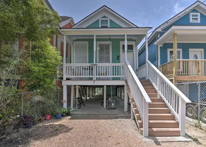 Revamped Home About 2 Mi To Galveston Seawall!