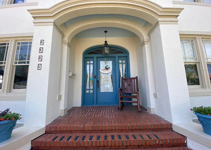 Avenue O Bed And Breakfast