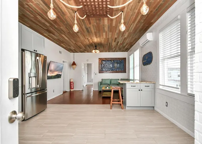 Nautical Loft With Outdoor Kitchen & Beach Access