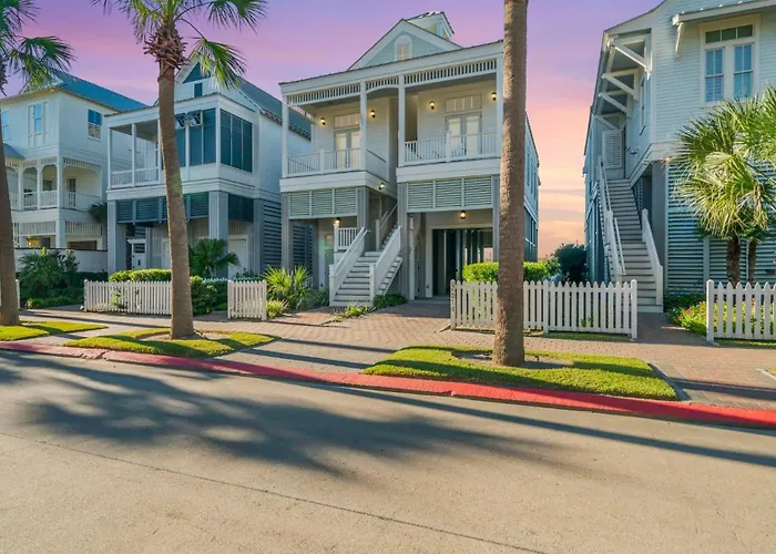 East End Pet Friendly Home Nearby To Beach