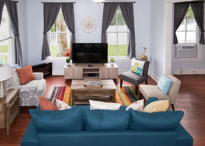 Beautiful Two-Story In Central Galveston, Short Walk To Beach, Near Downtown! | Seas The Breeze