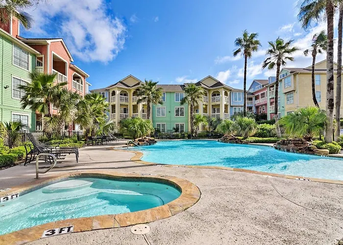 Walkable Galveston Condo Close To The Beach!