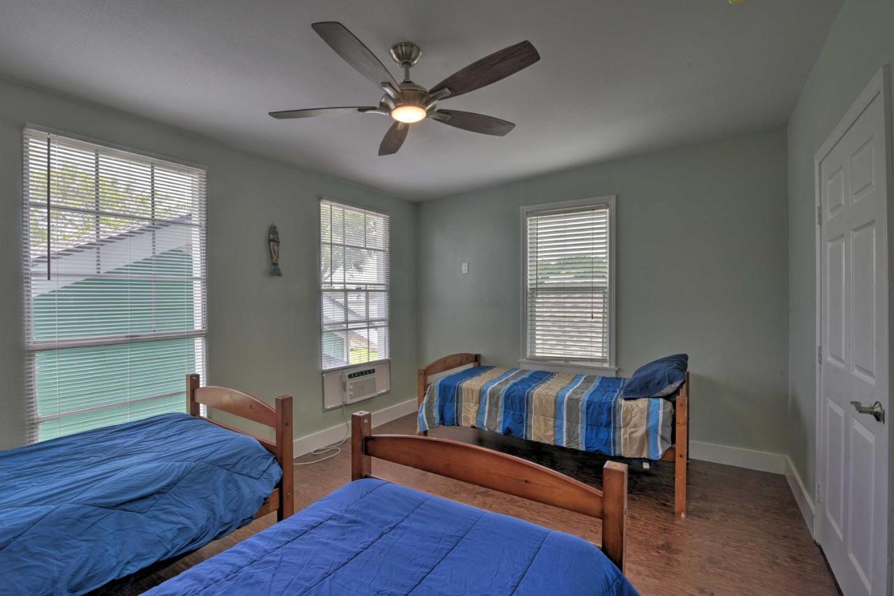 Revamped About 2 Mi To Seawall! Holiday home Galveston