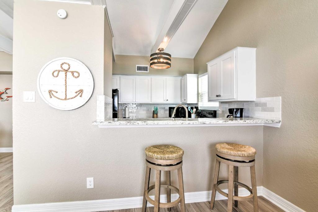 Holiday home Beachfront Oasis Balconies, Ocean View! *
