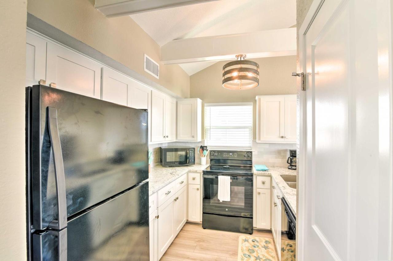 Beachfront Oasis Balconies, Ocean View! * Galveston