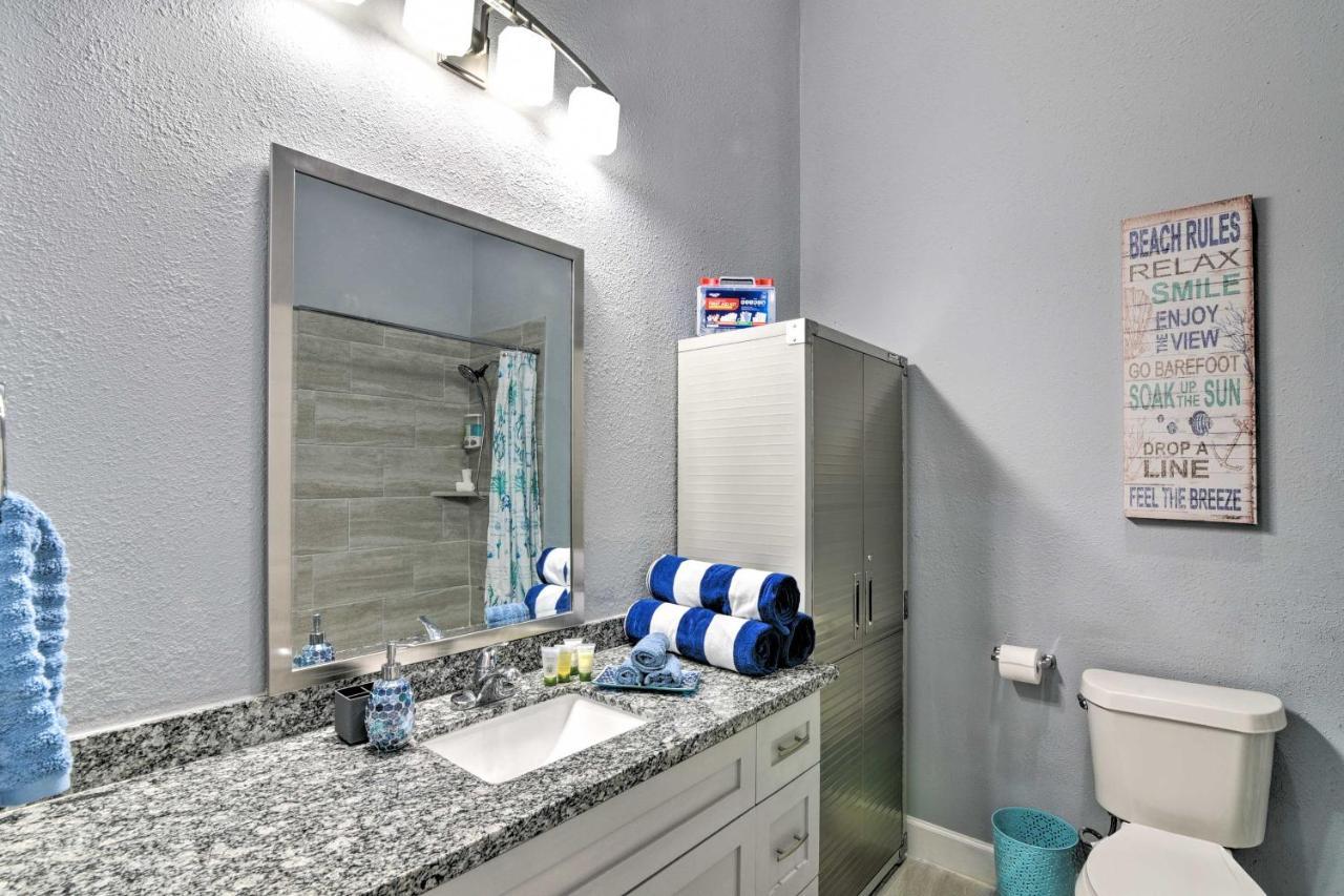 Apartment Modern Pool View And Walk To Beach!