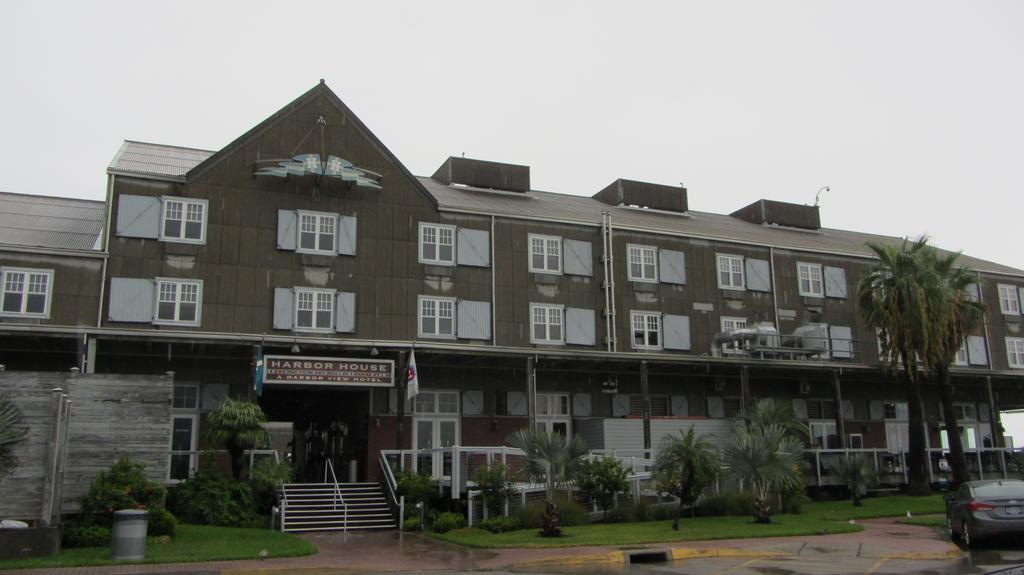 Harbor House And Marina At Pier 21 Galveston